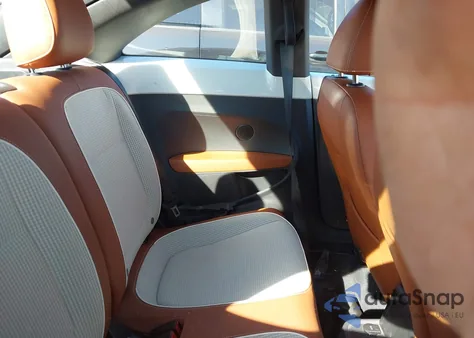 2016 Volkswagen Beetle 1.8T Classic z USA, uszkodzony, nr VIN 3VWF17AT8GM637053